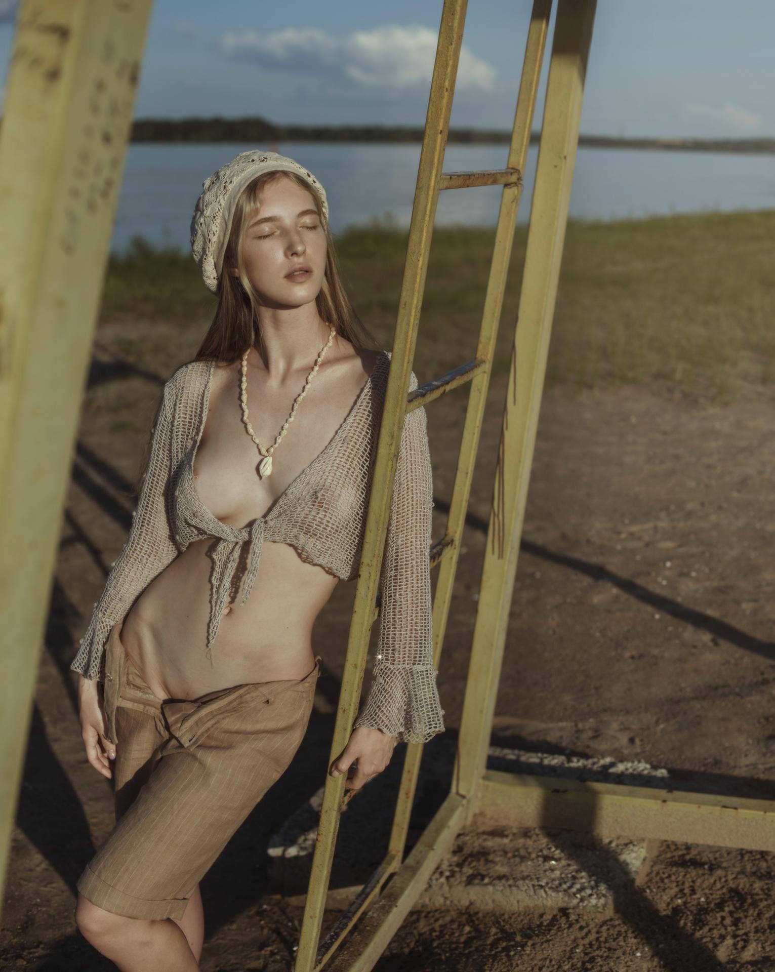 Mermaid Alona picture 1 of 1