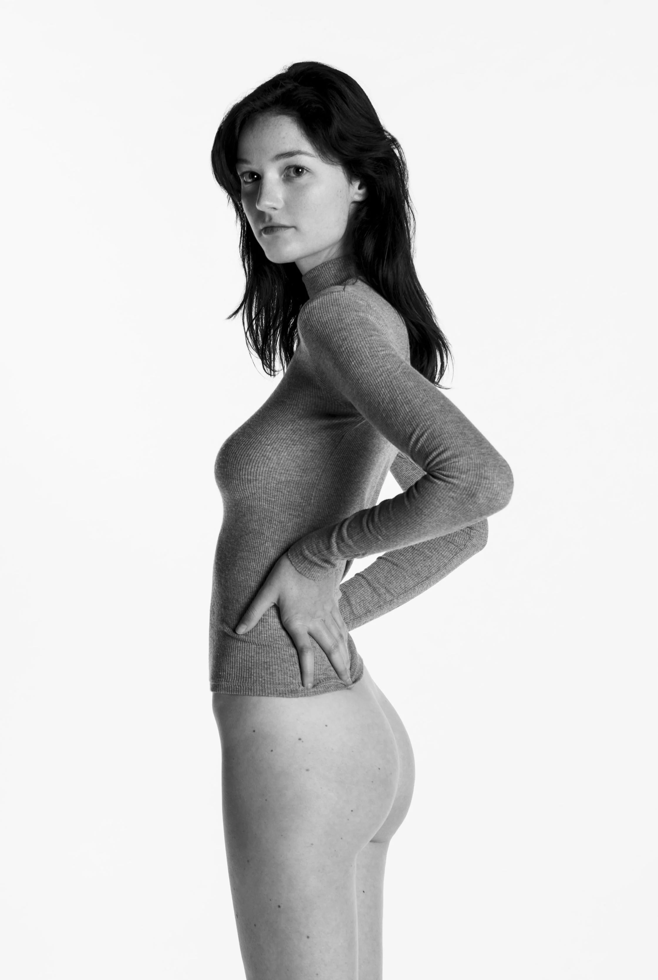 Chloé Bechini - B&W shooting by Romann Warren Sebag picture 2 of 8