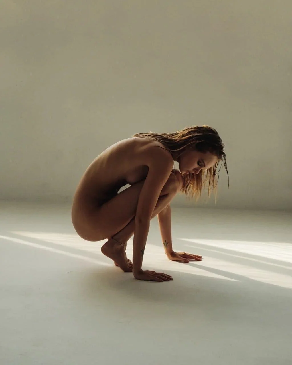 Anastasiya Scheglova crouching nude picture 1 of 1