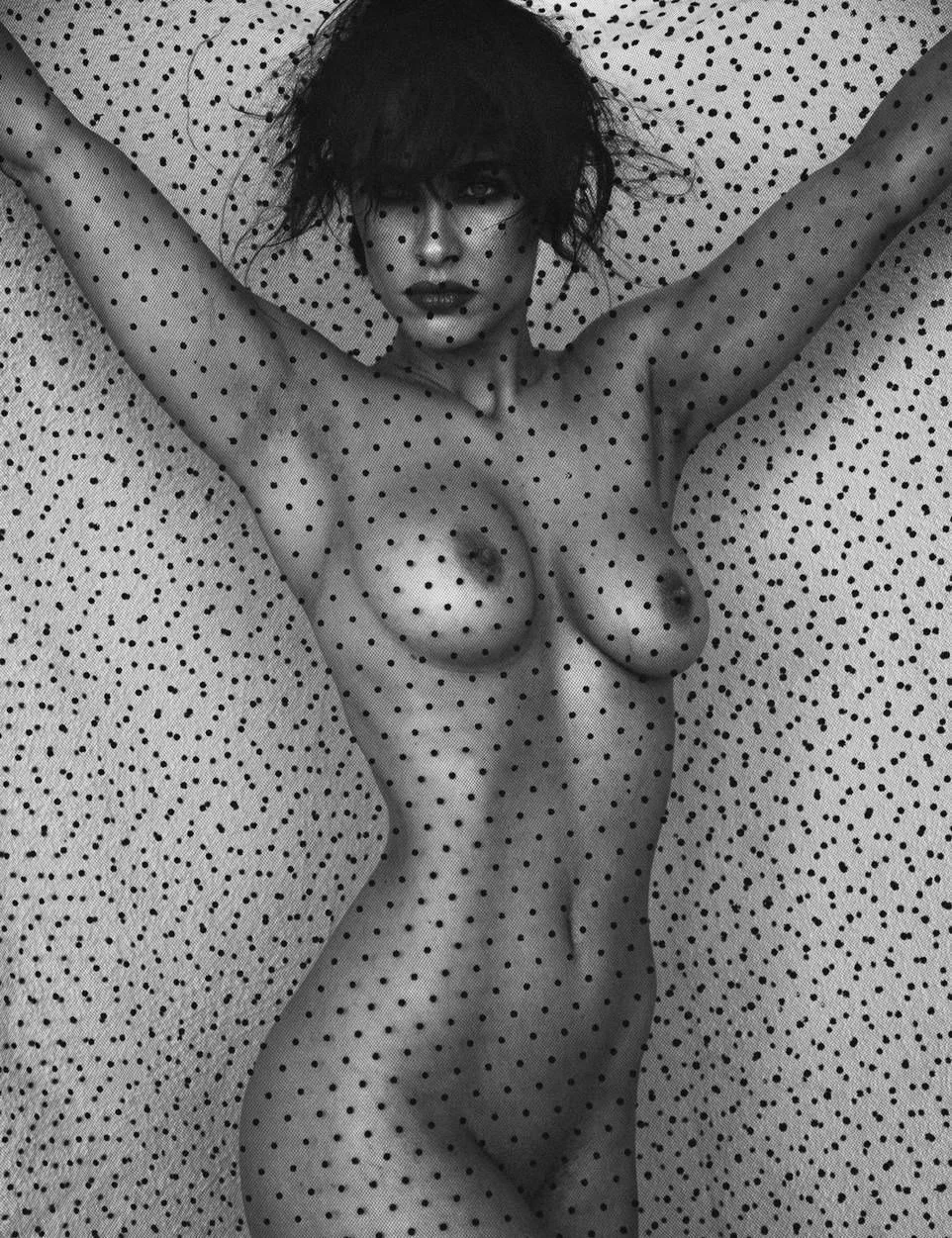 Ellie Gonsalves picture 1 of 4