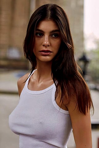 Camila Morrone'