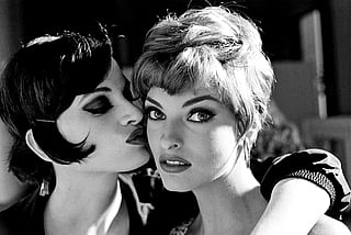 Kristen McMenamy and Linda Evangelista'