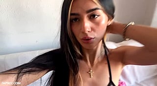 Handle Me: Amateur Teen Solo Tits