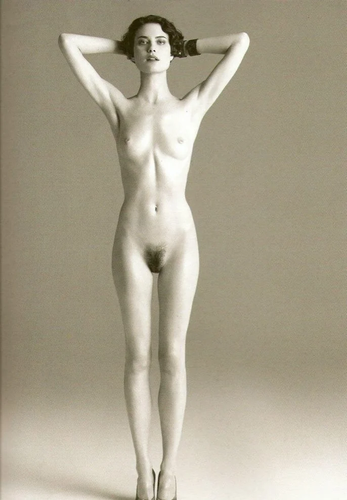 Shalom Harlow picture 1 of 3