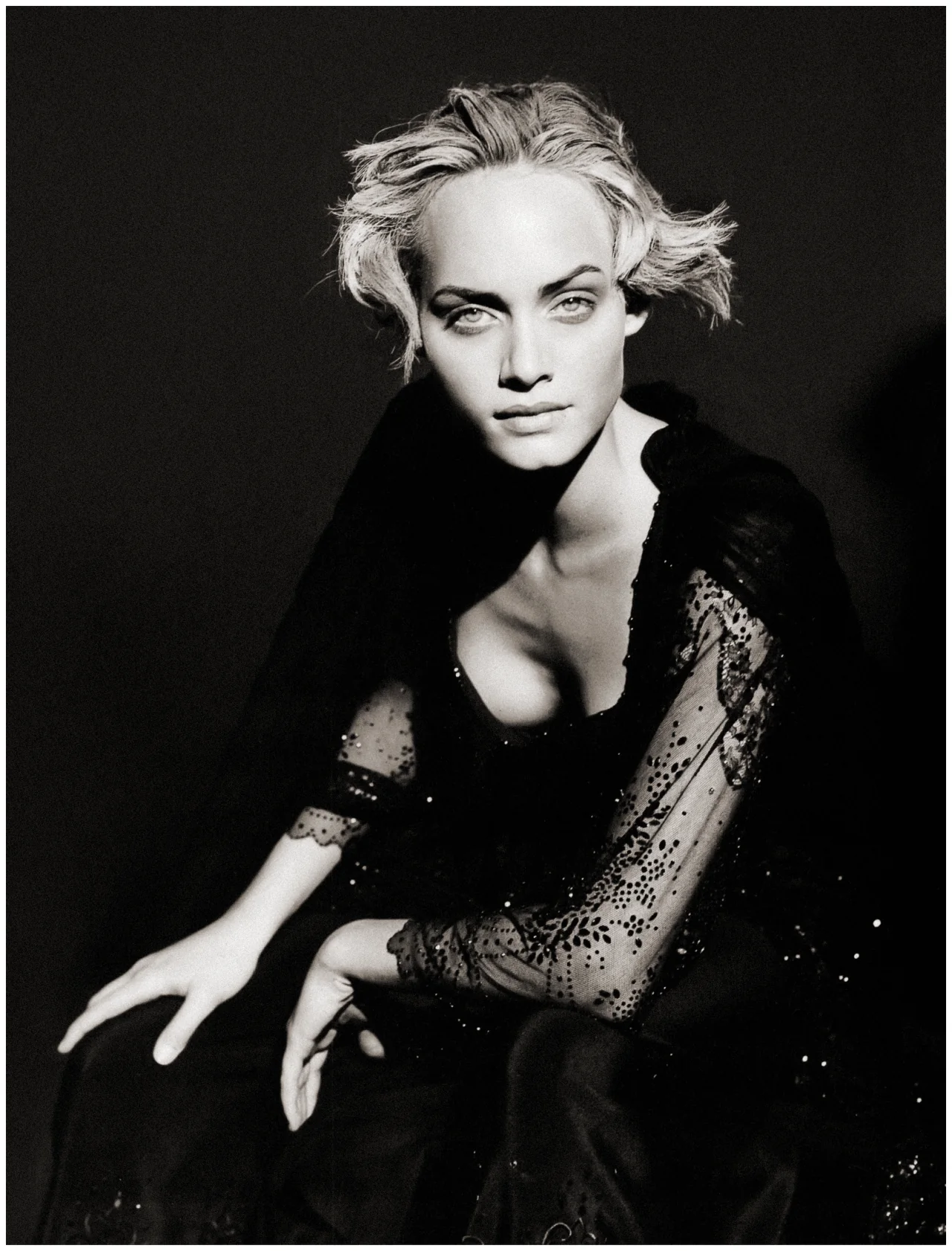 Amber Valletta picture 1 of 1