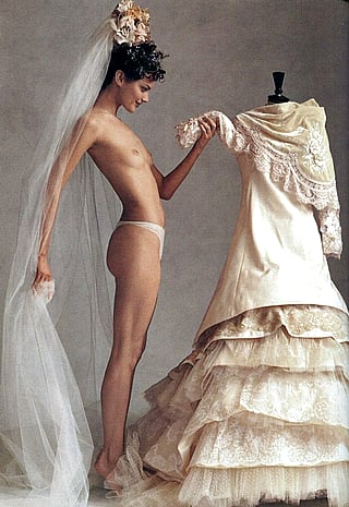 Shalom Harlow | Vogue US December 1995 | ph. Irving Penn'
