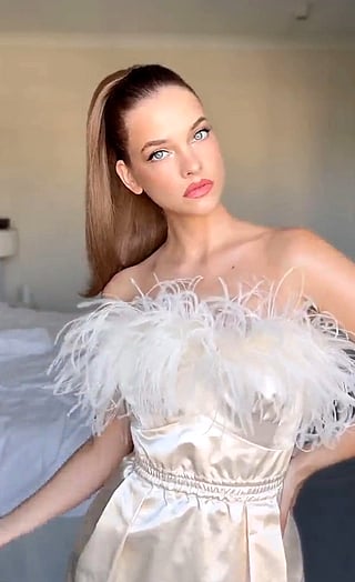 Barbara Palvin'