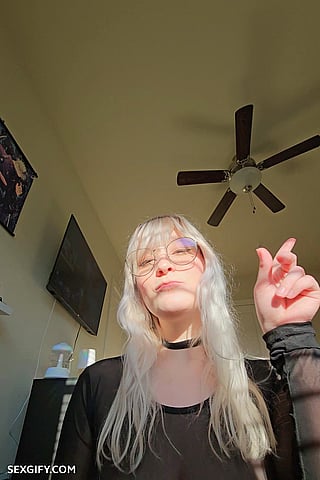 4 Ways to Make Your 3 Inches Disappear: Big Ass, Glasses, Huge Tits