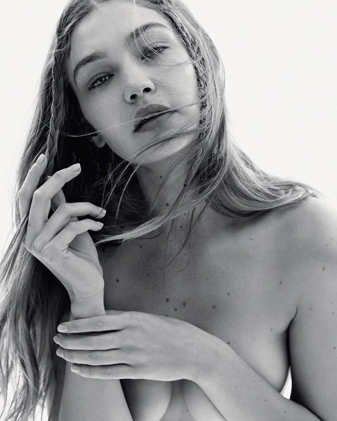 Gigi Hadid picture 2 of 5